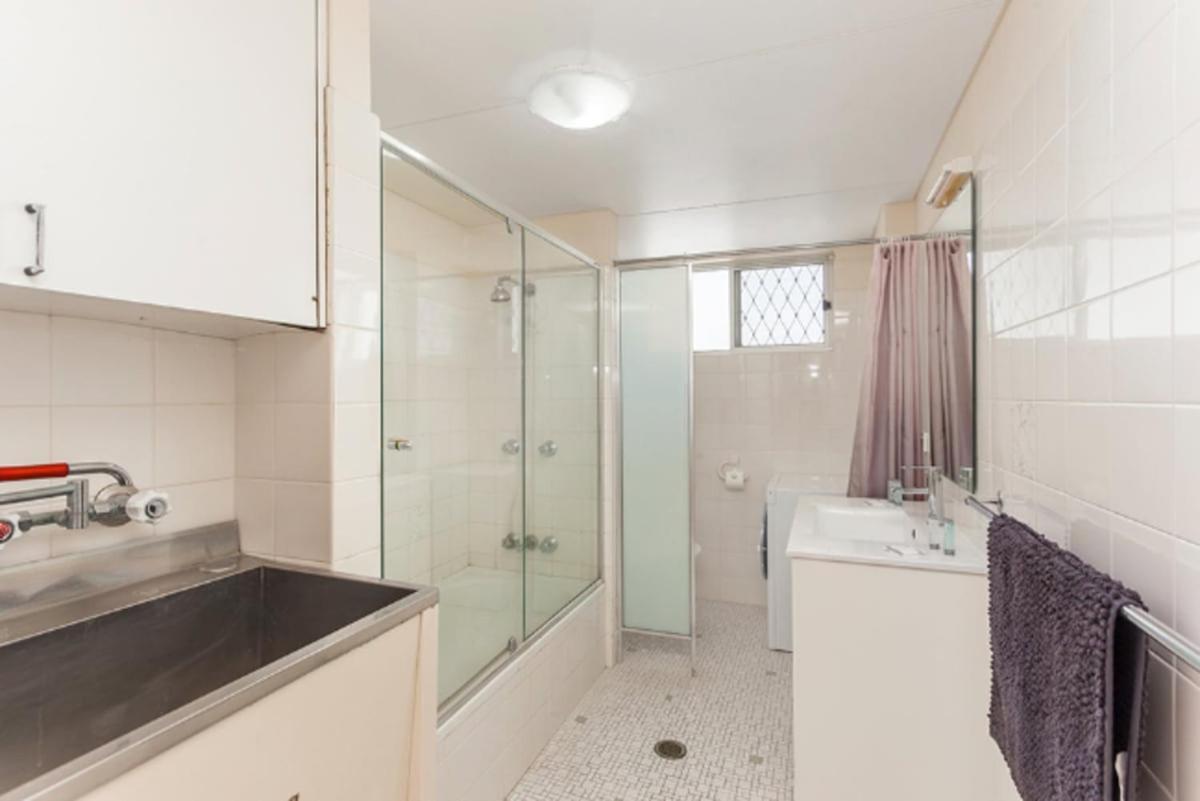 Апартаменты Goodwin Towers - Hosted By Burleigh Letting Голд-Кост Экстерьер фото